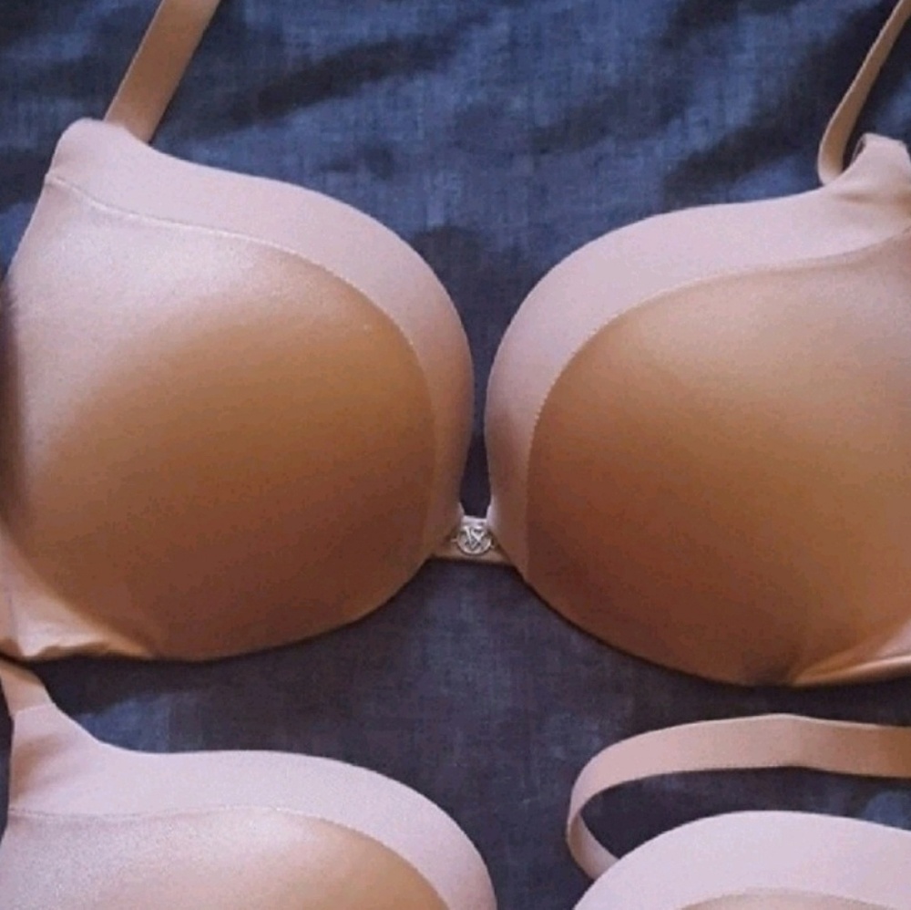Nude VS push up bra